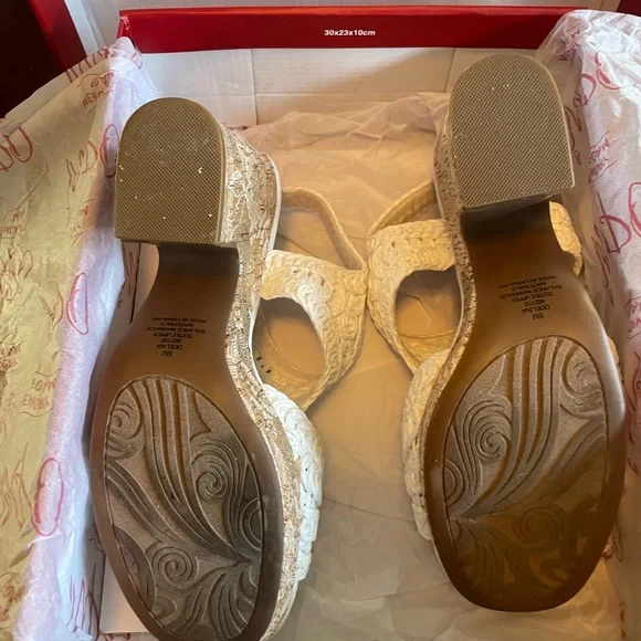 Impo, sz 8, white crochet, platform heeled sandals. - Picture 5 of 5